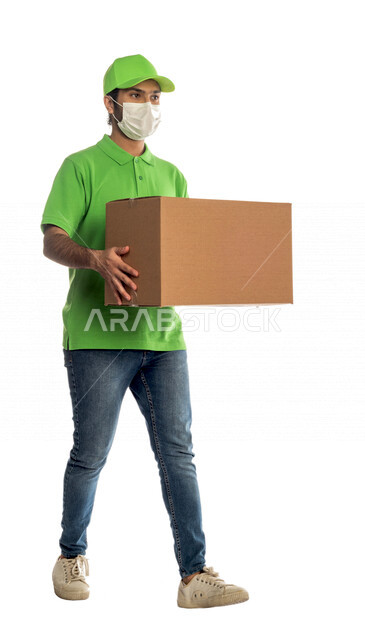 بورتريه لرجل عربي سعودي خليجي يعمل في توصيل الطلبات والبضائع للزبائن, التسوق الالكتروني, طلبات اونلاين, التسوق الذكي, عملية شحن وتوصيل موثوقه, مندوب توصيل, الالتزام بالاحترازات الوقائيه, التقيد بلبس الكمامه, العوده بحذر