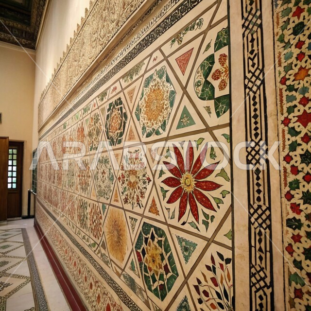 الفن الهندسي المعماري لمسجد عربي عريق، النقوش والزخارف على الطراز العربي الإسلامي القديم، التصاميم والديكورات الداخلية الأنيقة للمساجد, الزخرفات التقليدية الإسلامية, حائط مزخرف بالفسيفساء