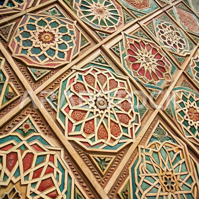 النقوش والزخرفات الإسلامية التقليدية الملونة على الجدران, الفن الهندسي المعماري على الطراز العربي الإسلامي, الديكورات الخارجية الانيقة للمساجد في المملكة العربية السعودية, تصاميم فنية مميزة 