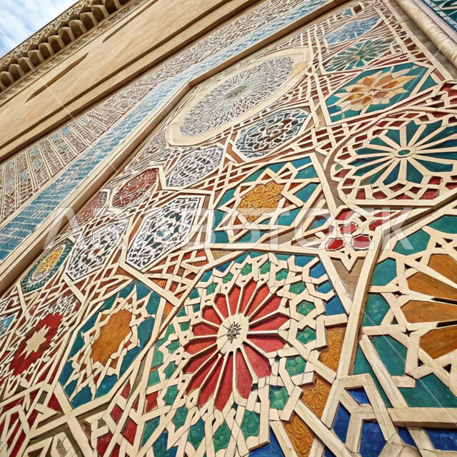 الزخارف و النقوش الإسلامية التقليدية الملونة على الجدران, الديكورات الانيقة للمساجد في المملكة العربية السعودية, التصاميم الفنية المميزة , الفن الهندسي المعماري على الطراز العربي الإسلامي