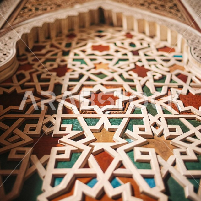 التصاميم الفنية المميزة, الفن الهندسي المعماري على الطراز العربي الإسلامي, الزخارف و النقوش الإسلامية التقليدية الملونة على الجدران, الديكورات الانيقة للمساجد في المملكة العربية السعودية