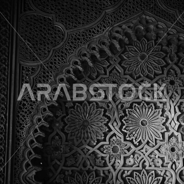 التصاميم الفنية المميزة, الفن الهندسي المعماري على الطراز العربي الإسلامي, الزخارف و النقوش الإسلامية التقليدية باللون الابيض و الاسود على الجدران, الديكورات الانيقة للمساجد في المملكة العربية السعودية