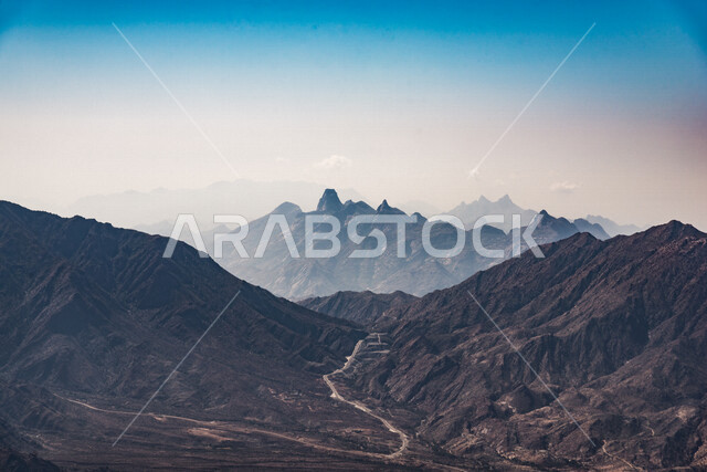 سلاسل جبليه, طرق جبيله وعره, منظر طبيعي, جمال الطبيعه الخلابه في المملكه العربيه السعوديه, معالم طبيعيه