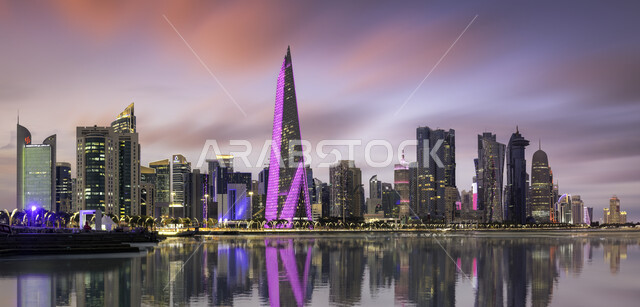  الفن الهندسي المعماري على الطراز الحديث للمنشآت والمباني المضيئة ليلا على كورنيش الدوحة, الواجهة البحرية على ساحل الخليج العربي  برج المانع في قطر، أماكن ومعالم ترفيهية سياحية, النمو والتطور العمراني للأبراج وناطحات السحاب