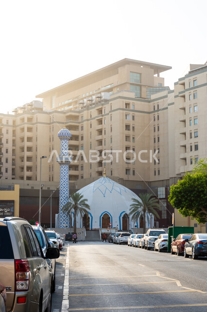 أجواء الطمأنينة والراحة والسكينة, مسجد عمر علي بن حيدر في منطقة الرقة بمدينة دبي، أماكن العبادة والتقرب الى الله تعالى، الفن الهندسي المعماري العصري على الطراز الإسلامي، معالم اسلامية سياحية في الإمارات العربية المتحدة