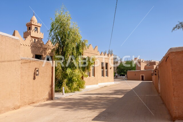 العمارة العربية التقليدية في مدينة المجمعة في الرياض, الجدران والمباني القديمة من الطوب الطيني في القرى التاريخية الأثرية فى المملكة العربية السعودية, المدن والمناطق السياحية المشهورة، الفن الهندسي المعماري على الطراز القديم.