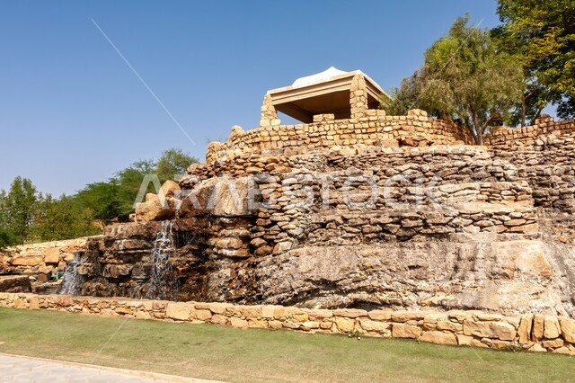 التكوينات والتشكيلات الصخرية، السلاسل والمرتفعات الجبلية في المملكة العربية السعودية،  الطبيعة الجبلية المتميزة، حديقة المقصورة المشهورة في المجمعة، أماكن سياحية ترفيهية، مناطق جذب واستقطاب السياح،الاهتمام في زراعة ورعاية الأشجار الخضراء