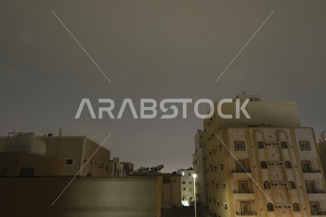 الكوارث و الظواهر الطبيعية و حالات الطقس، البرق و الرعد فوق المباني السكنية في حي الصفا في سماء مدينة جدة في وقت الليل ,الأجواء الشتوية في المملكة العربية السعودية, خلفية الطبيعة
