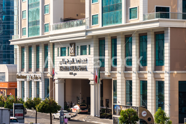 الفن الهندسي المعماري الحديث للابراج وناطحات السحاب الشاهقة، الفنادق والمنتجعات الفاخرة، مدن ومعالم سياحية مشهورة، مبنى فندق الخالدية بالاس في منطقة الديرة بمدينة دبي، اماكن جذب واستقطاب السياح، السياحة في الامارات العربية المتحدة