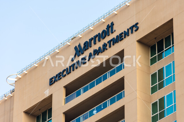 مدن ومعالم سياحية مشهورة، مبنى شقق ماريوت الفندقية بخور دبي، الفن الهندسي المعماري الحديث للابراج وناطحات السحاب الشاهقة، الفنادق والمنتجعات الفاخرة، اماكن جذب واستقطاب السياح، السياحة في الامارات العربية المتحدة