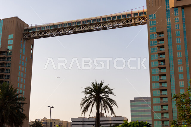 الفنادق والمنتجعات الفاخرة، مبنى شقق ماريوت الفندقية بخور دبي، مدن ومعالم سياحية مشهورة، الفن الهندسي المعماري الحديث للابراج وناطحات السحاب الشاهقة، اماكن جذب واستقطاب السياح، السياحة في الامارات العربية المتحدة