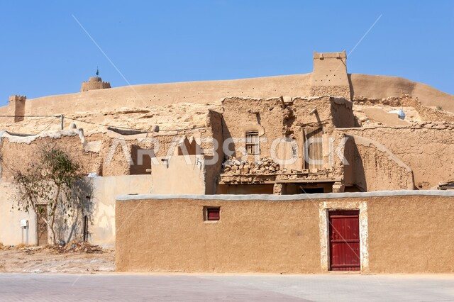 سور قلعة المنيخ وبرج المراقبة في منطقة المجمعة, المباني الطينية الأثرية القديمة, مناطق جذب واستقطاب السياح, المعالم التاريخية القديمة, التصاميم الهندسية المعمارية على الطراز القديم, الأماكن السياحية التراثية المشهورة في المملكة العربية السعودية