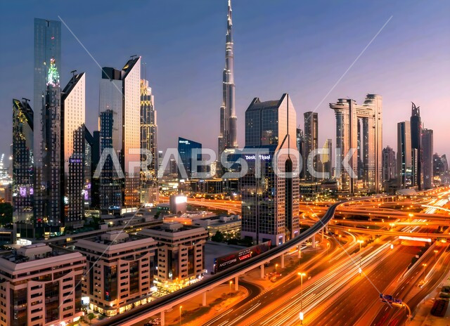المباني و المنشآت التجارية الشاهقة، الفنون والتصاميم المعمارية الحديثة للأبراج وناطحات السحاب، التقدم والنمو العمراني في إمارة دبي، الفن الهندسي المعماري في بناء برج خليفة المشهور في الامارات العربية المتحدة ليلا، تطوير البنية التحتية للمدن السياحية