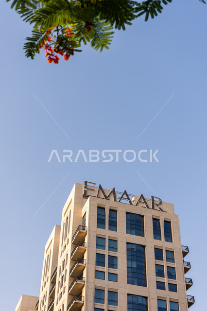 مبنى شركة إعمار العقارية بمنطقة الديرة بمدينة دبي، مدن ومعالم سياحية مشهورة، الفن الهندسي المعماري الحديث للابراج وناطحات السحاب الشاهقة، الفنادق والمنتجعات الفاخرة، اماكن جذب واستقطاب السياح، السياحة في الامارات العربية المتحدة