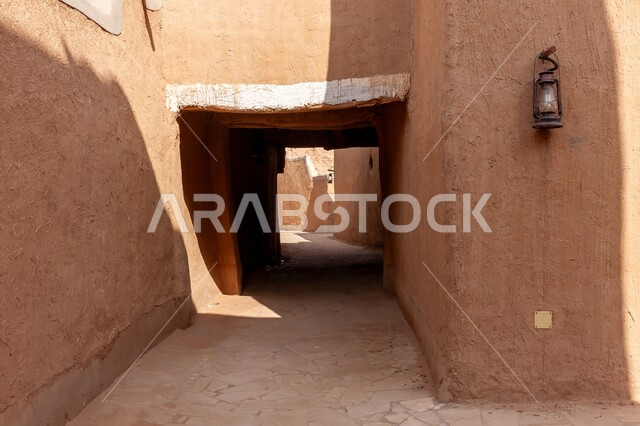 مناطق جذب واستقطاب السياح, التصاميم الهندسية المعمارية على الطراز القديم, البيوت الطينية القديمة في المجمعة، المباني التاريخية الأثرية, الأماكن السياحية التراثية المشهورة في المملكة العربية السعودية
