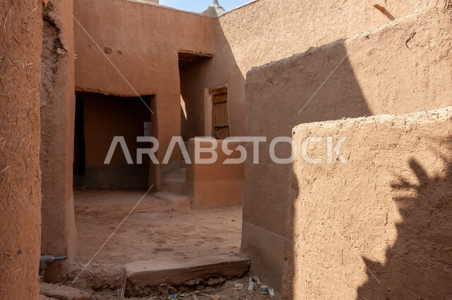 المباني التاريخية الأثرية, مناطق جذب واستقطاب السياح, التصاميم الهندسية المعمارية على الطراز القديم, البيوت الطينية القديمة في المجمعة، الأماكن السياحية التراثية المشهورة في المملكة العربية السعودية