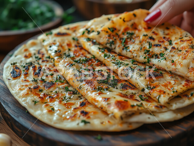 أرغفة الخبز العربي التقليدي (البيتا)، الخبز المفرود في الفرن الشعبي، المخابز والأفران في المملكة العربية، مخبوزات ساخنة طازجة، منتجات وطنية محلية سعودية