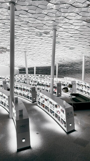 The beauty and splendor of the interior design of the Ithra Library in the city of Dhahran in the King Abdulaziz Center for World Culture, a wonderful cultural edifice, Kingdom of Saudi Arabia