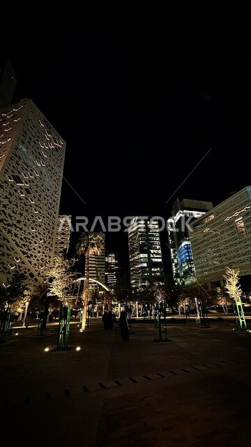 معالم الرياض المشهورة، مركز الملك عبدالله المالي في الرياض بالمملكة العربية السعودية ليلا، الأبراج وناطحات السحاب المضيئة، النمو والتطور الهندسي المعماري المتميز بالسعودية, الأبراج الاقتصادية والمالية "كافد ", طرق و شوارع المملكة