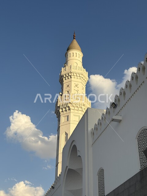 المعالم الدينية المقدسة والأماكن الإسلامية المشهورة في المملكة العربية السعودية، مآذن مسجد قباء الشامخة في المدينة المنورة، الفن الهندسي المعماري للمساجد على الطراز الإسلامي, العبادة والتقرب الى الله، دعوة المسلمين لإقامة الصلوات على وقتها