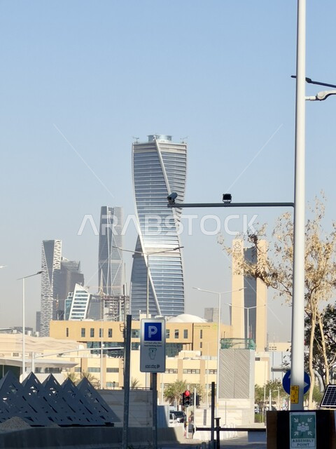 معالم سياحية مشهورة في المملكة العربية السعودية, الفن الهندسي المعماري لبرج المجدول على طريق الملك فهد, النهضة الاقتصادية والحضارية في العاصمة, النمو والتطور العمراني للابراج وناطحات السحاب الشاهقة في مدينة الرياض