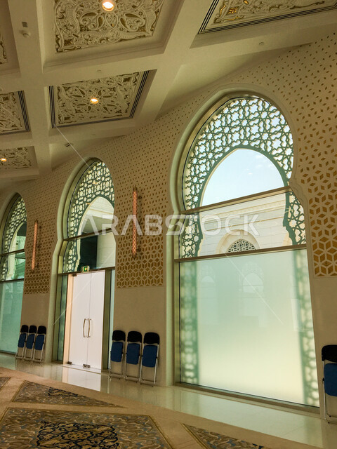 التصاميم والديكورات الداخلية, مفهوم العبادة والتقرب من الله تعالى, مسجد الشيخ خليفة بن زايد في مدينة العين بإمارة أبوظبي بالإمارات العربية، المعالم الأثرية الدينية السياحية، الفن الهندسي المعماري على الطراز العربي الاسلامي