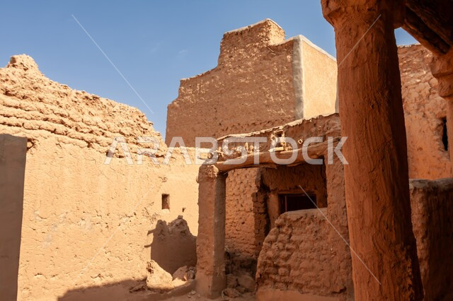 المباني التاريخية الأثرية, مناطق جذب واستقطاب السياح, التصاميم الهندسية المعمارية على الطراز القديم, البيوت الطينية القديمة في المجمعة، الأماكن السياحية التراثية المشهورة في المملكة العربية السعودية