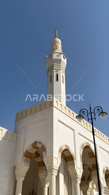 العبادة والتقرب إلى الله، صورة مقربة لمئذنة مسجد جبل أحد، ارتفاع صوت الأذان، دعوة ونداء المسملين للصلاة، مآذن الجوامع والمساجد في المدينة المنورة