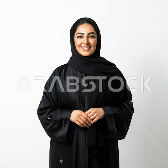 التقاط صور شخصية للوثائق الرسمية، الاهتمام بالمظهر الخارجي، مفهوم الأناقة والأنوثة, بورتريه لامرأة عربية خليجية سعودية ترتدي الحجاب والعباءة تنظر إلى الكاميرا بايماءات السرور والثقة بالنفس, خلفية بيضاء