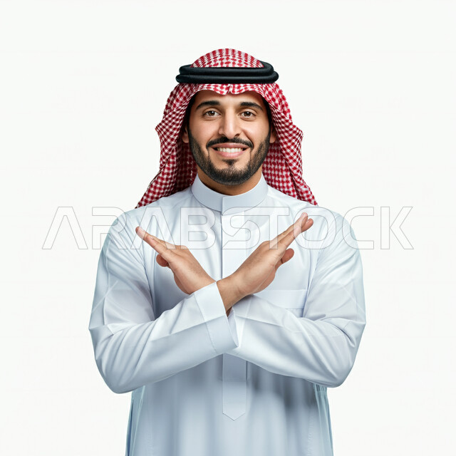الرفض والنهي عن فعل أمر ما، بورتريه لرجل عربي خليجي سعودي يرفع يديه بشكل متقاطع للأعلى بإيماءات عدم الموافقة ينظر إلى الكاميرا، مفهوم الأناقة والوسامة، الاهتمام بالجمال والمظهر الخارجي، خلفية بيضاء