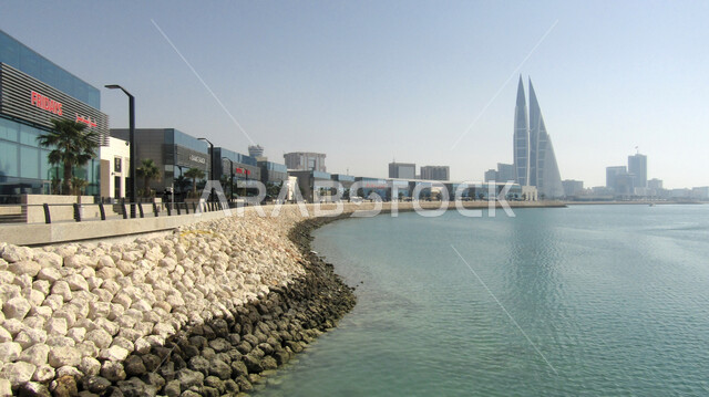 النمو والتقدم والتوسع العمراني، الفن الهندسي المعماري لمجمع الأفنيوز في البحرين, المباني والمنشآت المطلة على البحر، منظر الأبراج وناطحات السحاب، اماكن و معالم مشهورة سياحية لجذب و استقطاب السكان من كافة انحاء العالم، الواجهة البحرية على الساحل