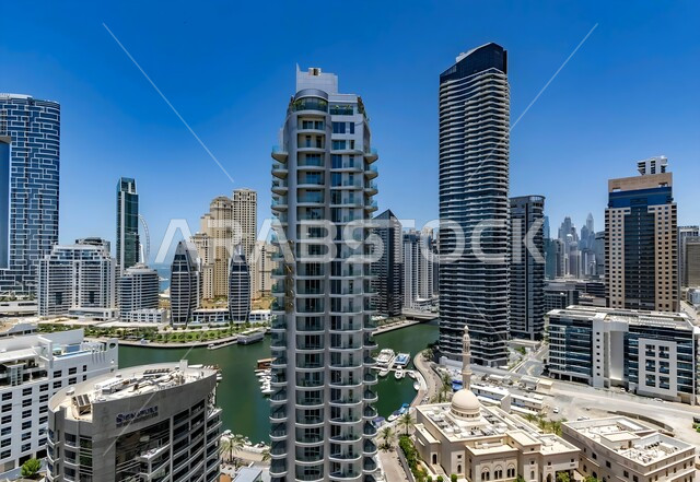 كوندور مارينا ستار ريزيدنس في مرسى دبي, الفن الهندسي المعماري لبناء الأبراج وناطحات السحاب, المباني والمنشآت الشاهقة السكنية والجارية, الأماكن السياحية المشهورة في الإمارات العربية المتحدة, جذب واستقطاب السياح من أنحاء العالم