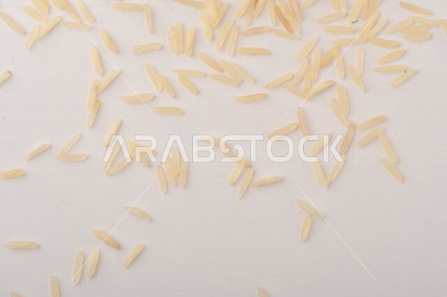  محصول الارز الزراعي, ارز ابيض غير مطبوخ, أرز ابيض منثور على الأرض, محاصيل زراعيه