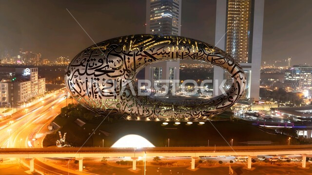 رؤية مستقبلية إماراتية، متحف المستقبل في إمارة دبي في الليل، المعالم والأماكن السياحية المشهورة في الإمارات العربية المتحدة، التصاميم والديكورات المتميزة، الفن الهندسي المعماري للأبراج وناطحات السحاب على الطراز الحديث