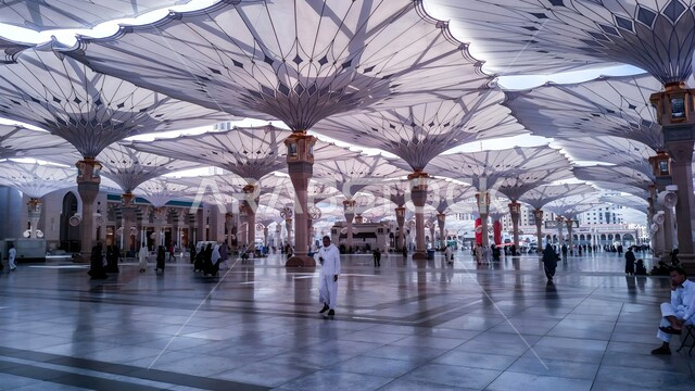 المظلات الالكترونية في ساحة المسجد النبوي الشريف في المدينة المنورة, المعالم الدينية الإسلامية المقدسة في المملكة العربية السعودية, مفهوم العبادة والتقرب إلى الله تعالى