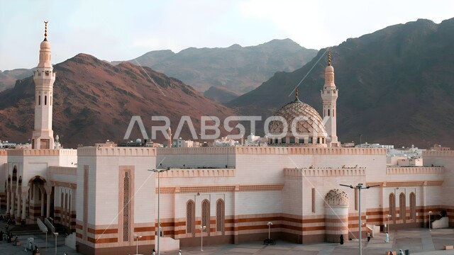  التصاميم المميزة للقبب والمآذن في المملكة العربية السعودية, نداء المسلمين لأداء الفرائض والصلوات، مفهوم العبادة والتقرب من الله تعالى، مسجد سيد الشهداء في المدينة المنورة، الفن الهندسي المعماري لبناء المساجد على الطراز العربي الإسلامي