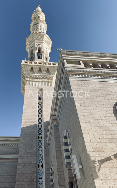 مفهوم العبادة والتقرب إلى الله تعالى, الفن الهندسي المعماري لبناء المساجد, مأذنة المسجد النبوي الشريف في المدينة المنورة, المعالم الدينية الإسلامية المقدسة في المملكة العربية السعودية