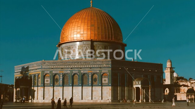 العبادة والتقرب الى الله تعالى، الفن الهندسي المعماري للمسجد الأقصى المبارك والقبة الذهبية، مسجد بديكورات وتصاميم اسلامية على الطراز العصري العريق، أماكن ومعالم اسلامية دينية مقدسة، تجمع المسلمين من أنحاء العالم، أداء الفرائض والصلوات على وقتها