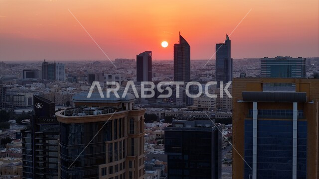 المباني الشاهقة و المنشآت التجارية و السكنية عند غروب الشمس, الفن الهندسي المعماري على الطراز الحديث, اللأبراج و ناطحات السحاب في مدينة الخبر في الدمام, الأماكن و المعالم السياحية المشهورة في المملكة العربية السعودية