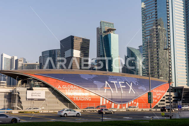 محطات وصول المسافرين, محطة الخليج العربي لمترو دبي، وسائل النقل البرية الحديثة, توفير التسهيلات والخدمات للمغادرين والقادمين إلى الإمارات العربية المتحدة، مفهوم المواصلات العامة، الاهتمام بالبنية التحتية للجسور والطرقات