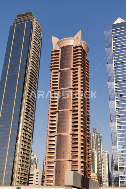 برج اسكيب (برج النعيمي) مقابل شارع الشيخ زايد بمدينة دبي، الفن الهندسي المعماري لبناء الأبراج وناطحات السحاب, المباني والمنشآت الشاهقة السكنية والتجارية, الأماكن السياحية المشهورة في الإمارات العربية المتحدة, جذب واستقطاب السياح من أنحاء العالم