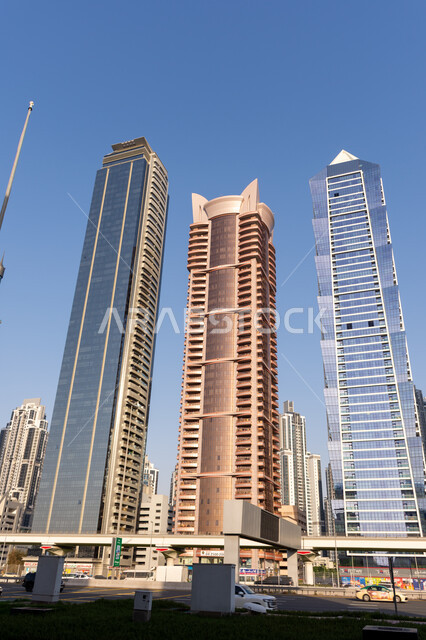 الفن الهندسي المعماري لبناء الأبراج وناطحات السحاب, برج اسكيب (برج النعيمي) مقابل شارع الشيخ زايد بمدينة دبي, المباني والمنشآت الشاهقة السكنية والتجارية, الأماكن السياحية المشهورة في الإمارات العربية المتحدة, جذب واستقطاب السياح من أنحاء العالم