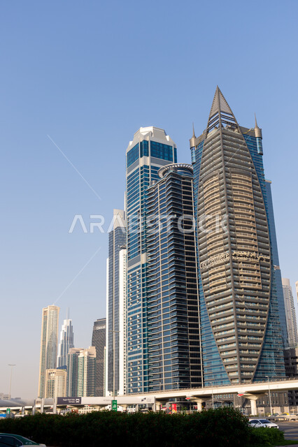 برج سيتي برميير للشقق الفندقية في شارع الشيخ زايد بمدينة دبي، الفن الهندسي المعماري لبناء الأبراج وناطحات السحاب, المباني والمنشآت الشاهقة, الأماكن السياحية المشهورة في الإمارات العربية المتحدة, جذب واستقطاب السياح من أنحاء العالم