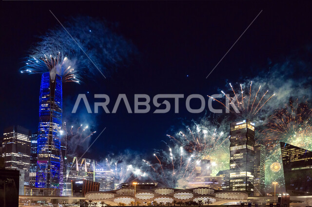 الفن الهندسي المعماري للأبراج وناطحات السحاب المضاءة في وقت الليل، الاحتفال بالمفرقعات والالعاب النارية، المعالم السياحية المشهورة, الفعاليات والأنشطة الترفيهية، الاعياد والمناسبات في المملكة العربية السعودية، مركز الملك عبد الله المالي (كافد) في مدينة الرياض