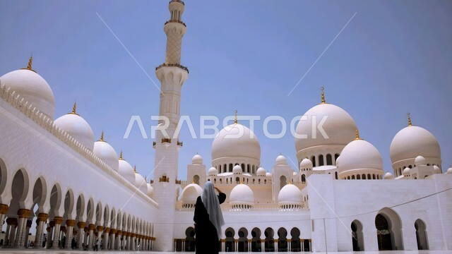 نداء المسلمين لأداء الفرائض والصلوات، المعالم الدينية الإسلامية في الإمارات العربية المتحدة, الفن الهندسي المعماري لبناء المساجد على الطراز الإسلامي, مسجد الشيخ زايد بن سلطان آل نهيان في مدينة أبو ظبي, مفهوم العبادة والتقرب إلى الله تعالى 