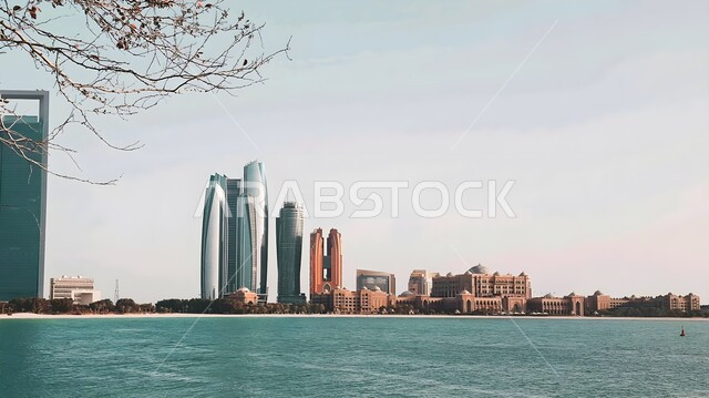 المدن والمعالم السياحية المشهورة، الفن الهندسي المعماري لأبراج الاتحاد في أبو ظبي، أماكن جذب واستقطاب السائحين، الواجهة البحرية على ساحل الخليج العربي، التقدم العمراني للمباني والمنشآت في الإمارات العربية المتحدة
