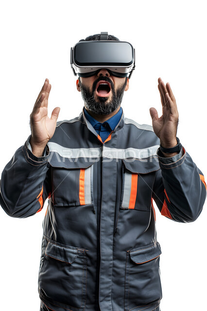 نمو وتطور المجال الهندسي، محاكاة الواقع الخيالي والافتراضي، التقدم التكنولوجي في الهندسة المعمارية، رؤية مستقبلية 2030، بورتريه لمهندس عربي خليجي سعودي يرتدي سترة الحماية يضع نظارة الفي آر ثلاثية الأبعاد ويرفع يديه بتعابير الاندهاش, خلفية بيضاء