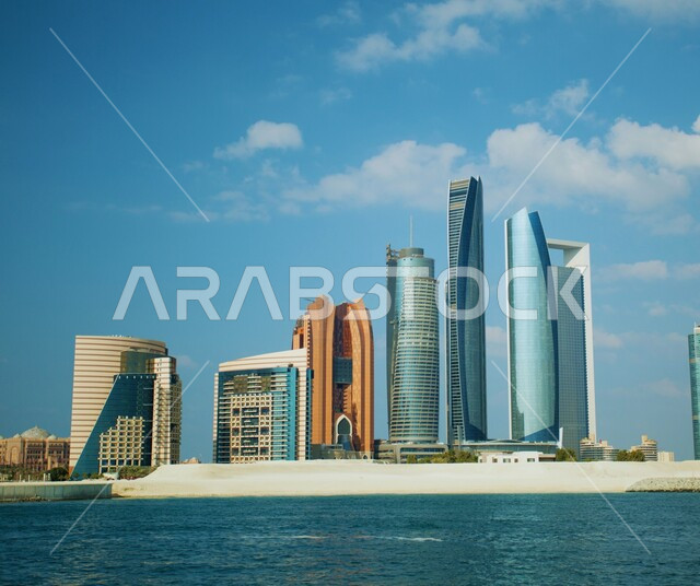 أبراج الاتحاد في أبو ظبي نهارا, الفن الهندسي المعماري لبناء الأبراج وناطحات السحاب, المباني والمنشآت الشاهقة المطلة على البحر, الأماكن السياحية الساحلية المشهورة في الإمارات العربية المتحدة, جذب واستقطاب السياح من أنحاء العالم