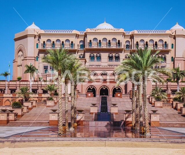 جذب واستقطاب السياح من جميع أنحاء العالم, الفن الهندسي المعماري للمنتجعات والفنادق الفاخرة, فندق قصر الإمارات في مدينة أبو ظبي, الأماكن والمعالم السياحية المشهورة في الامارات العربية المتحدة