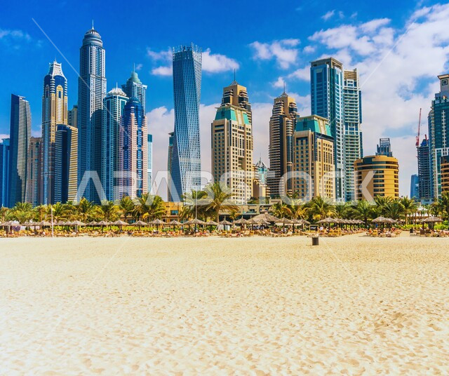 المباني والمنشآت الشاهقة السكنية والتجارية, الأماكن والمعالم السياحية الساحلية المشهورة في الإمارات العربية المتحدة, جذب واستقطاب السياح من أنحاء العالم, التطور والتقدم العمراني, الفن الهندسي المعماري لبناء الأبراج وناطحات السحاب على الطراز الحديث